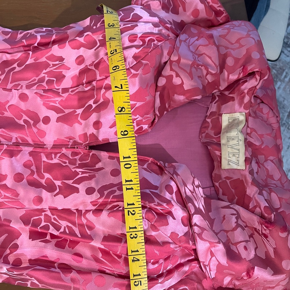 Vintage Estévez vivid rose hostess gown, Size Small. - Picture 11 of 13